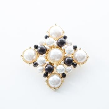 Брошь 45х45 мм Жемчуг 541588 золотой