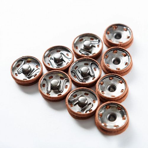 Кнопка пришивная 22 мм металл 592313 под темный никель/коричневый