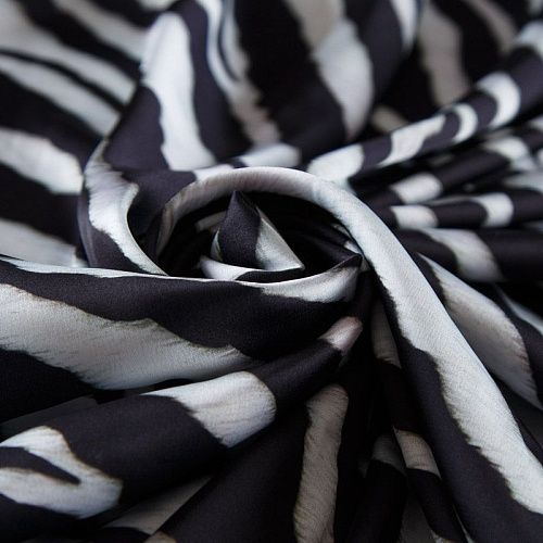 Шелк синтетический 065-13921 молочно-черный принтованный