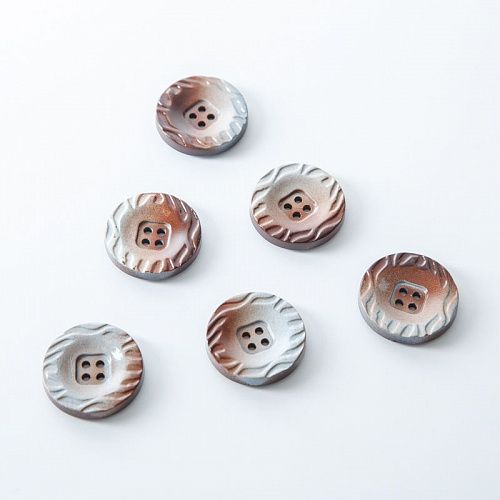 Пуговица с проколами 34 мм пластик 572247 коричневый/серый